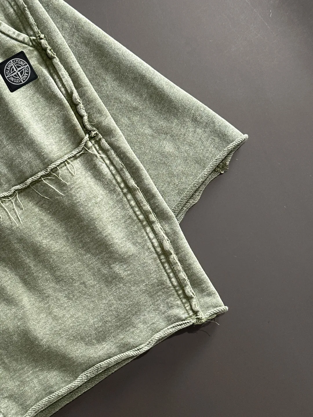 🅿️330 shipped next day, high quality Stone lsland/Stone Island 2025 spring and summer new elastic band casual color-washed loose shorts, two needle stitches at the trouser hem, fine and firm stitching, counter-customized fabrics with high breathability and comfort, impeccable details, brand element design concept, reflecting high quality. It feels delicate and soft! It presents a casual cut and the upper body shape is great! Size: S-XXL